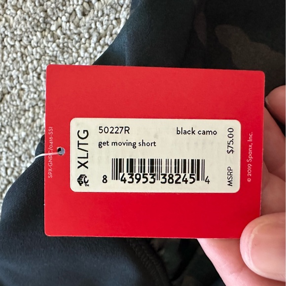 Spanx Get Moving Shorts Black Camo Size XL - Picture 2 of 7